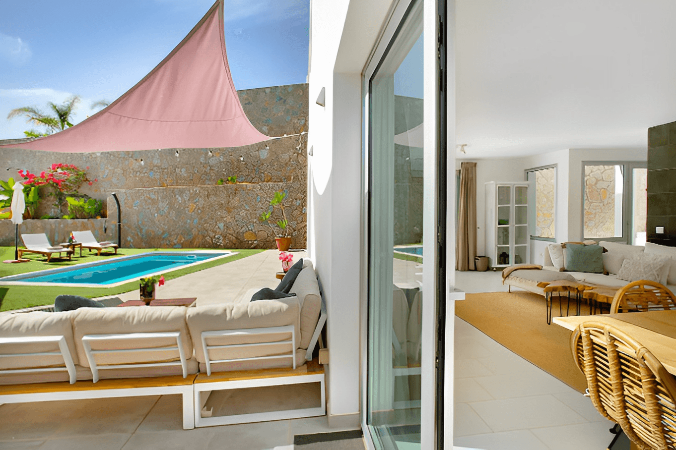 Open living area with direct access to the pool terrace